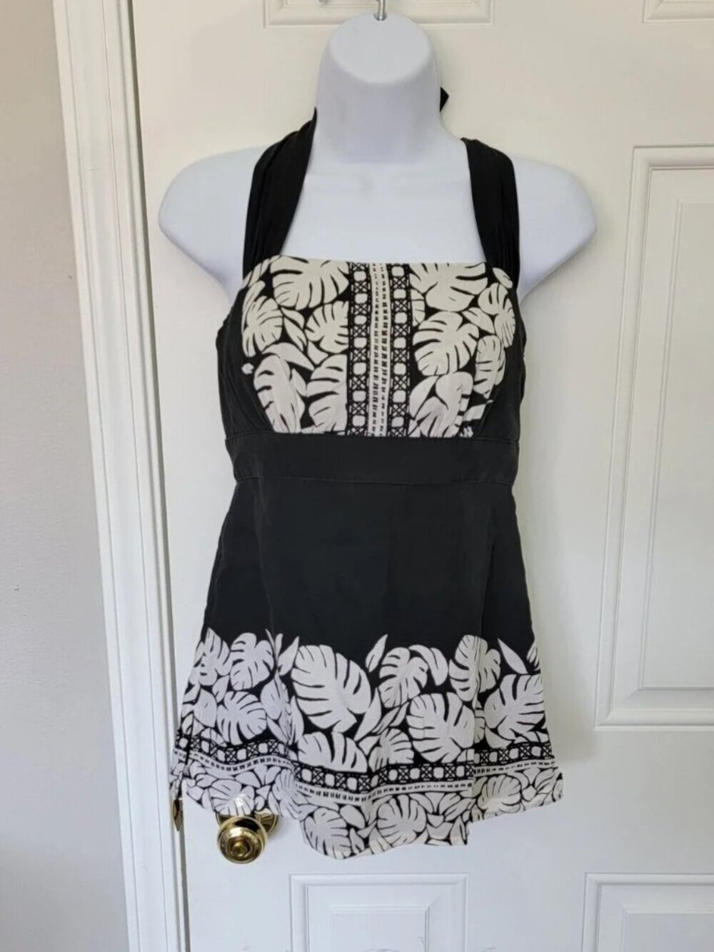 WHBM 100% Silk Black White Floral Halter Top Side Zip Neck Beads Classic Size 2